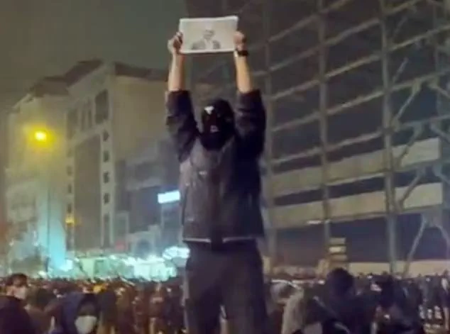 Iran's Regime Faces Rising Defiance as Protests Continue Despite Nationwide Internet Blackout
