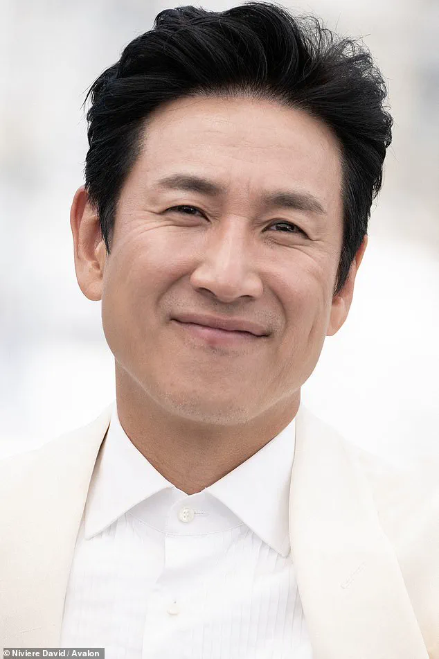 South Korean Singer Mo Su-jin Dies at 27; Agency Says 'She Has Left Us' as Details Remain Private