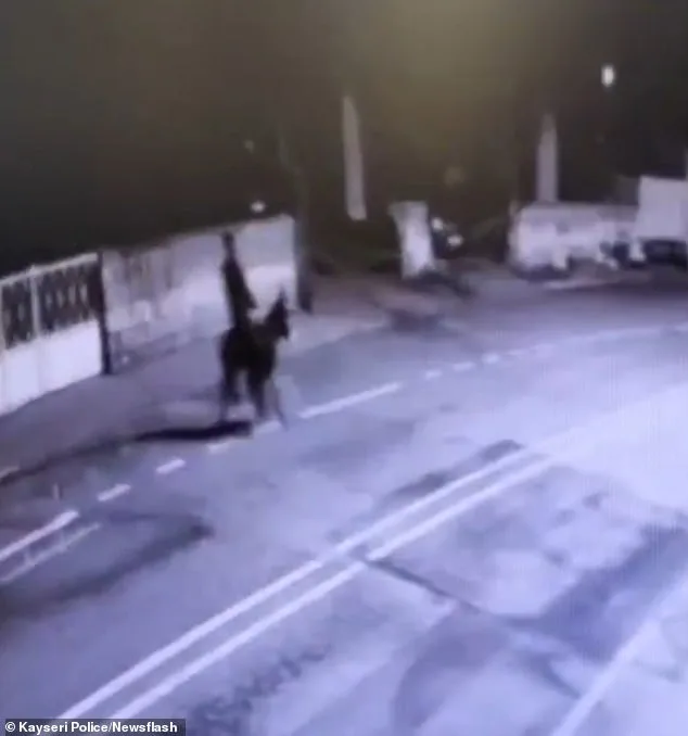 Shock Theft in Kayseri: Masked Suspect Uses Stolen Forklift to Rob Jewelry Store