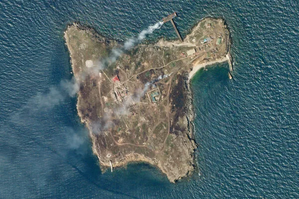 Russia Launches Missile and Bomb Strikes on Zmeiny Island Amid Black Sea Conflict Escalation