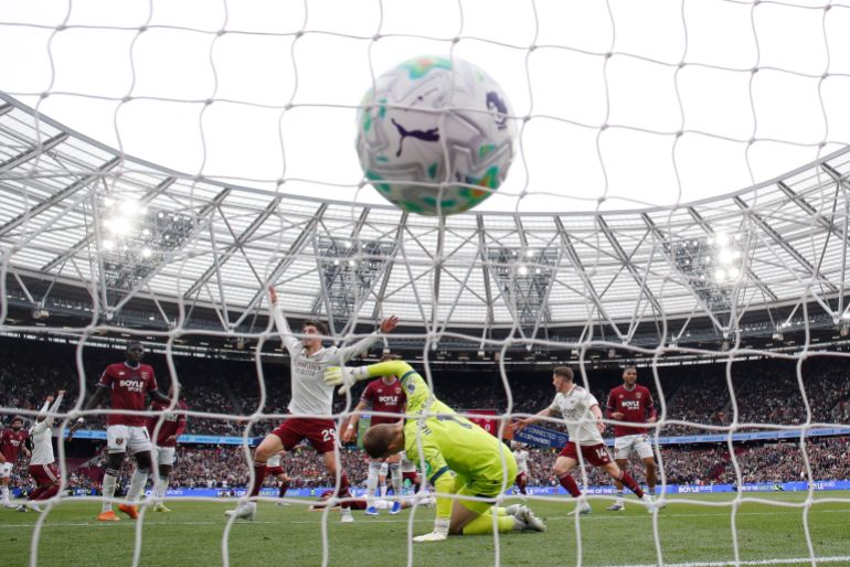 Arsenal eyes historic title as Premier League race enters final week.