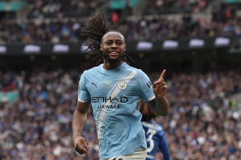 Arsenal eyes historic title as Premier League race enters final week.